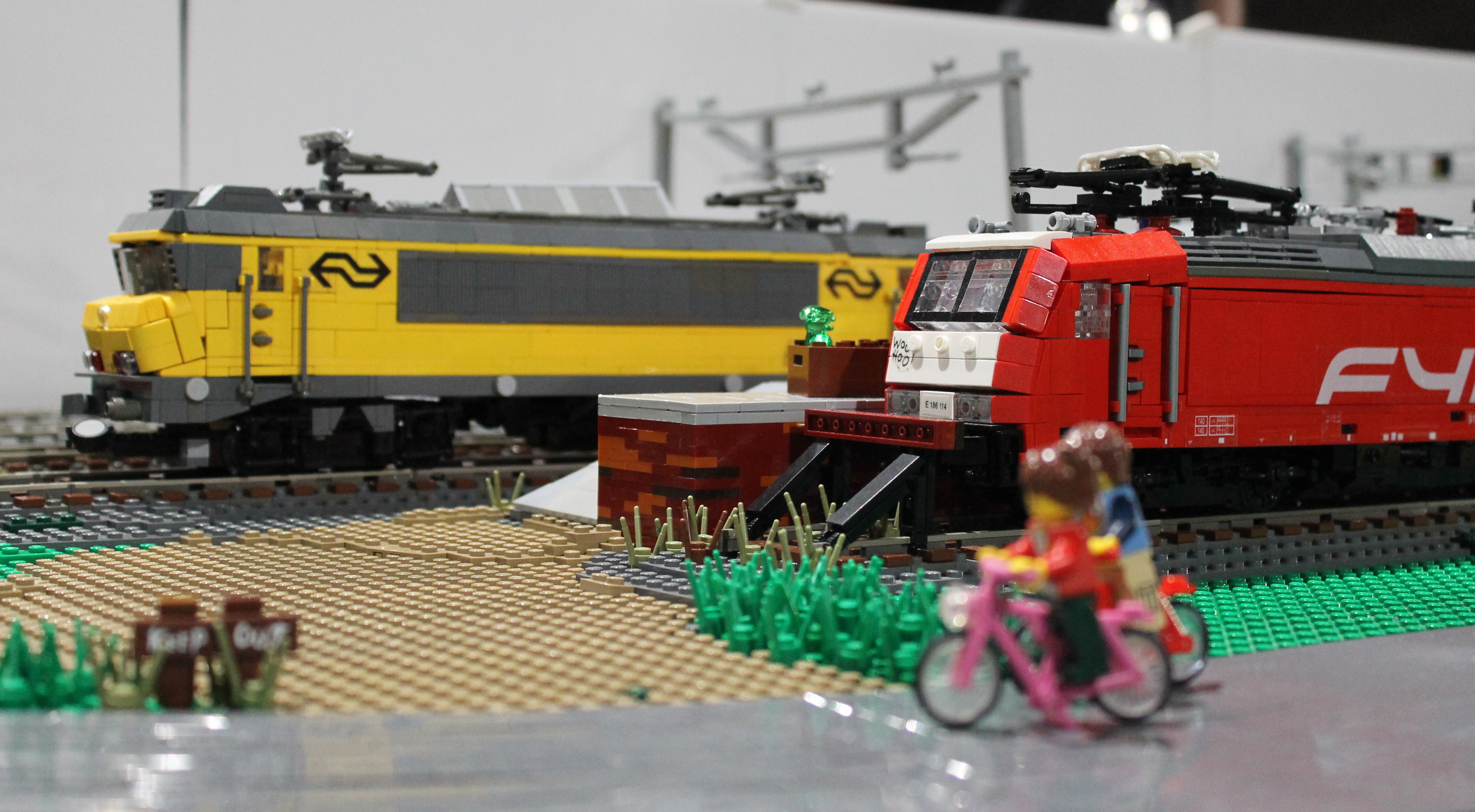 Comment incliner des rails Lego 